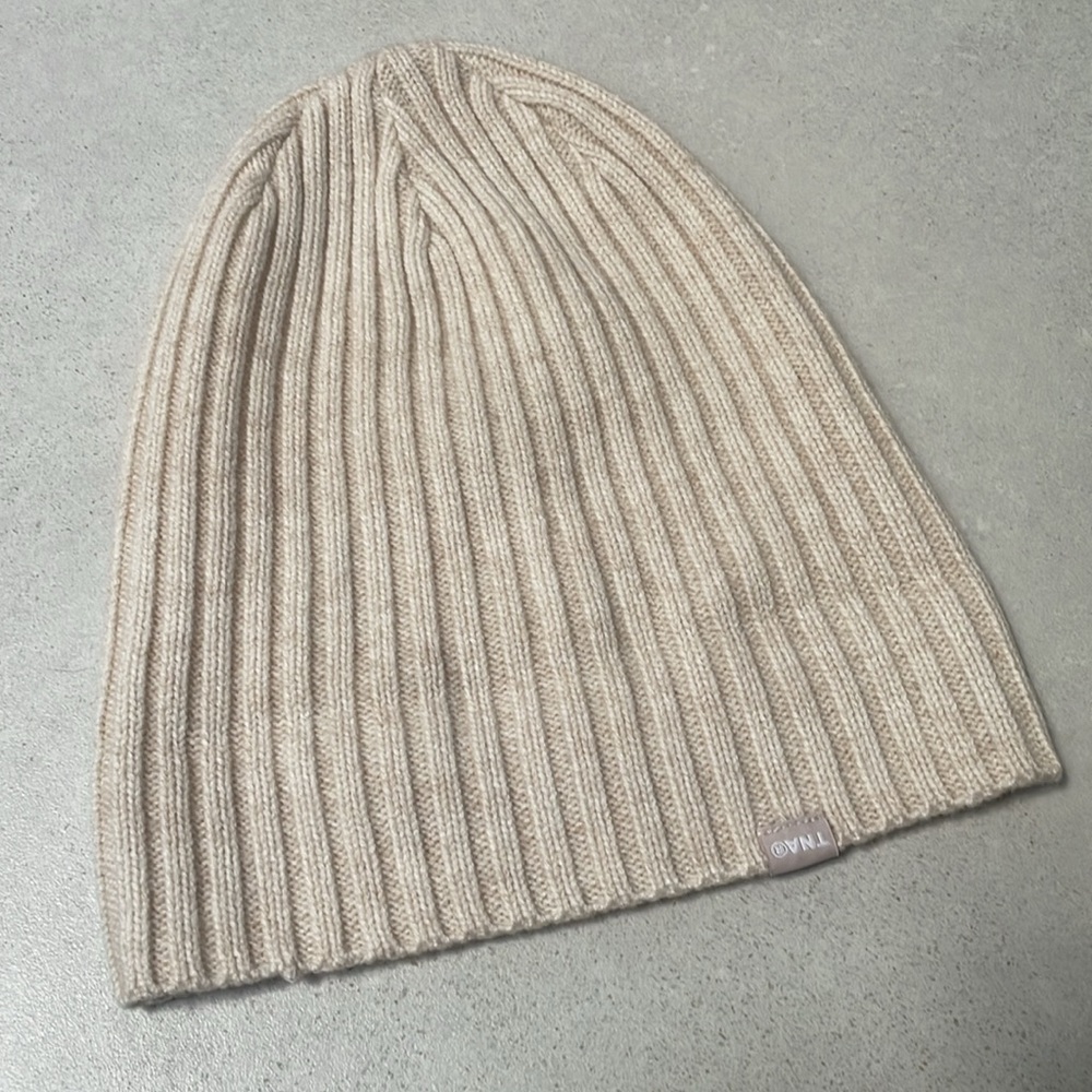 TNA Rush Beanie in Milk / Herring